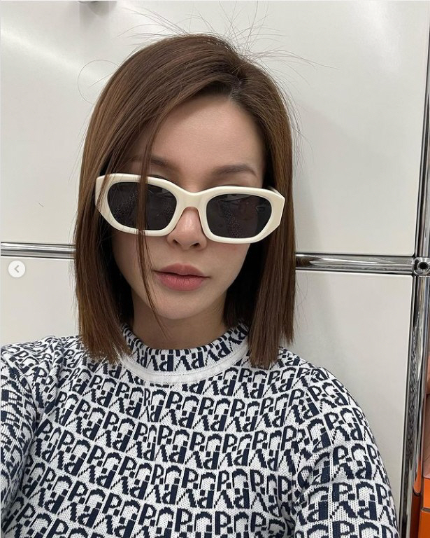 Singer and musical Actor Ivy has revealed his current situation.On the 13th, Ivy posted several photos on SNS with sunglasses-shaped emoticons.In the photo, Ivy is attracted to the appearance of Seo Taiji in the past.This post posted a comment saying What are you doing? Lee Jong Hyuk laughed with a sense of Do you come out of the snow these days?Netizens responded that Seo Taiji is coming back, a little difficult, and I am digesting such costumes.Meanwhile, Ivy is currently appearing in the musical Jekyll and Hyde at Charlotte Theater.