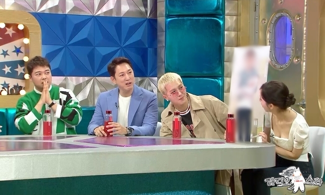 The writer, Meow, who is loved by people all over the world with the webtoon Goddess Gangrim, is coming to Radio Star.MBC Radio Star (planned by Kang Young-sun/director Kang Sung-ah), which is scheduled to air at 10:30 p.m. on April 13, is featured as a special feature of People Reading Trends with Jun Hyun-moo, Han Seok-joon, Song Min-ho and webtoon writer Yoong.The Goddess Gangrim, which has been serialized by writer Meong-i for five years, is currently boasting the content power of K-Webtoon with 5.4 billion views in 100 countries in 10 languages.Last year, it was produced as a drama and attracted attention. In addition, the appearance and trendy sense of the meow tore the artists cartoons are also attracting attention.The writer of Meow tells the story of the reason why he entered Radio Star and wrote the pen name Meow, the various reactions of fans of Goddess Kangrim by country, and the difficulties he has suffered for a long time.The writer, who is interested in the appearance of the Webtoon live-action version, which resembles the character in the Goddess Gangrim, will steal his attention by telling his candid feelings about rumors that he did not think about his appearance, saying, I hid his face in the early days of the series and later released it, but there are many Misunderstood.Meow Lee, who is considered to be a trend leader of K-Webtoon by melting various styling and types in his work, confessed that he was sensitive to trends since he was a child and confessed to the black history styling he had tried in the past.Then, we use the trend-sensitive sensation when working on the webtoon, and we reveal the items that are essential for working on the webtoon.In addition, the writer of Meow will show his self-styled Tminnam (Trend-sensitive man) Jun Hyun-moo painting in the Radio Star scene.I will recommend customized styling for Jun Hyun-moo here, so I am curious.