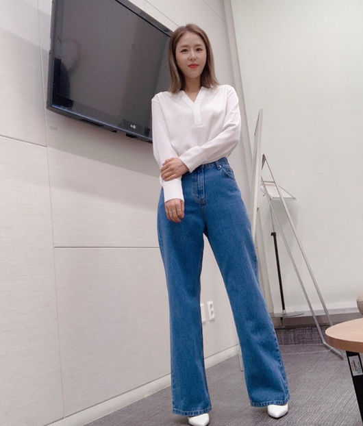 Shin Ji released a photo while filming.On the 14th, Shin Ji revealed his waiting room photos during his filming through his instagram.Shin Ji wrote, The leg length is imeda. Then, he laughed, leaving a hashtag saying, Its not sick, its caution.In the open photo, Shin Ji was dressed in jeans in a white shirt and his legs looked long and admired the perfect ratio.On the other hand, Shin Ji is a member of Koyotae and is working as a DJ for MBC standard FM Jung Jun Ha, Shin Jis single bungle show.