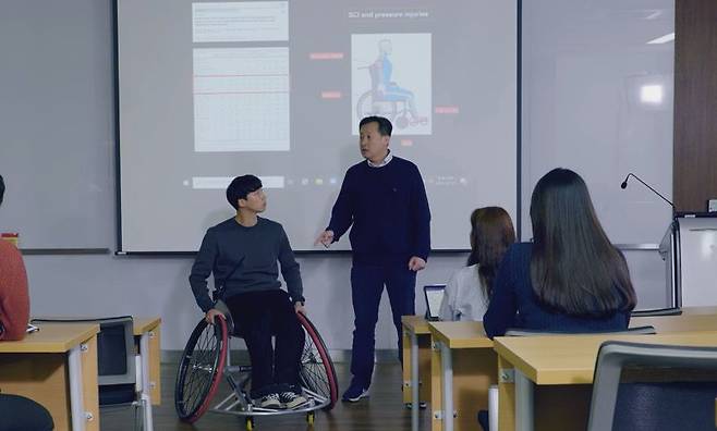 서울대 특수체육연구실 세미나 수업 모습. 서울대 체육교육과는 QS '2022 세계 대학 평가 전공별 순위'에서 스포츠관련학과 세계 13위를 기록해 국내 대학 중 가장 높은 순위에 올랐다. /서울대