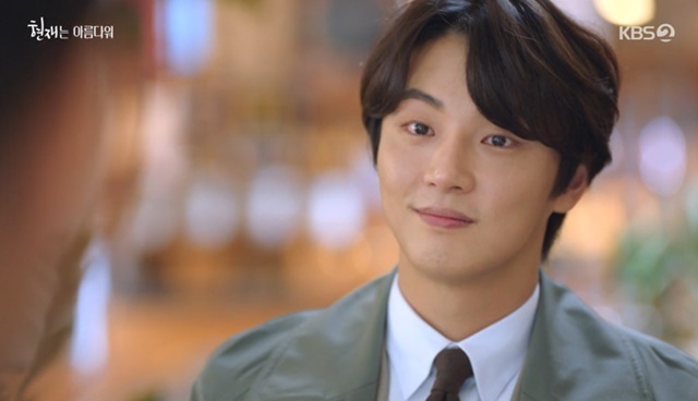 Yoon Shi-yoon learned of his father Park Sang-wons adoption and advised him on the law.Lee Min-ho (Park Sang-won) asked his son Lee Hyun-Jae (Yoon Shi-yoon) for legal advice in the 5th KBS 2TV Weekend drama Its Beautiful Now (playplayed by Ha Myung-hee/director Kim Sung-geun) broadcast on April 16.Lee Min-ho was adopted by Lee Kyung-chul (Park In-hwan) when he lost his parents when he was eight years old and was adopted by 10 years old. When his uncle, who came in decades, demanded the land of Seonsan inherited by Lee Min-ho, he was helped by his lawyer son Lee Hyun-Jae.Lee Hyun-Jae said, Father is the sole heir, and Lee Min-ho asked, Do you get a little father if I give up inheritance? Lee Hyun-Jae said, The time to give up inheritance is over.We have to do it in three months.Lee Hyun-Jae said, If you ask for documents, do not give it to me. Lee Min-ho asked, Do you think I deserve this land?Lee Hyun-Jae advised, Its not about qualification, its about Fathers rights. Why is it about gold spoons? Parents are not about qualifications.Lee Hyun-Jae also told his father Lee Min-ho, who reveals complex inner thoughts, Father was a hero to me, but I feel closer.I dont want to imagine that when I was eight years old, I would meet other parents when I was ten years old, and Im scared. Lee Min-ho said, tearfully, Youre so proud of me.My son is so big.