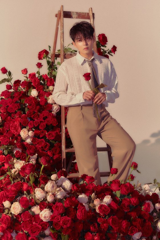 Group Super Junior Kim Ryeowook gave a faint sensibility.Kim Ryeowook released the first image teaser of the petal version of his third mini album A Wild Rose, which will be released on the 3rd on the official SNS of Super Junior today (18th).Kim Ryeowook in the open image teaser conveys a faint sensibility with deep eyes with red petals.In a picture of a white shirt reaching for a flying petal or lying in between, Kim Ryeowooks dark atmosphere shines.Also, the appearance of a flower with a wet head makes you wonder about more hidden stories.Along with this, the album name A Wild Rose is released for the first time and attracts attention.Kim Ryeowooks A Wild Rose, which will be expressed with the keywords Pettle and Prickle, is expected to stimulate their moist sensibility.A Wild Rose is a solo album released three years after Kim Ryeowook released Take Up to You in 2019.Kim Ryeowooks tone and lyrical ballad will be visited by domestic and foreign music fans with a high-quality music this spring.Meanwhile, A Wild Rose will be released on various online music sites at 6 pm on the 3rd.