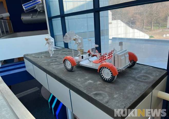 천문대 입구 상단 신규 전시물(달 탐사)