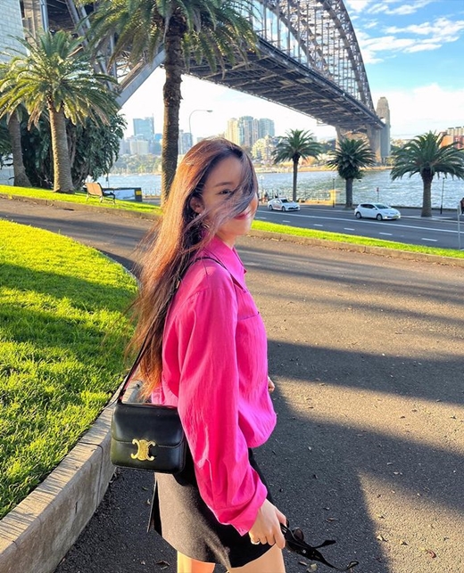 Singer Hyomin (32), who suddenly left for Netherlands, revealed his current situation.Hyomin posted several photos on Instagram on the 18th, saying Sydney in pink. These are recent photos taken in Netherlands.Hyomin, who is wearing a hot pink shirt and a mini skirt, enjoys a lot of leisure in Netherlands. It is admirable because it combines picturesque scenery such as Netherlandss clear and blue sky.It is also eye-catching that it is pictures taken outdoors without wearing a mask.Hyomin said, My original goal was language training, but I was afraid that it would be impossible for me to be afraid. I felt like I was warming up ... I dreamed of living in Netherlands for a month.