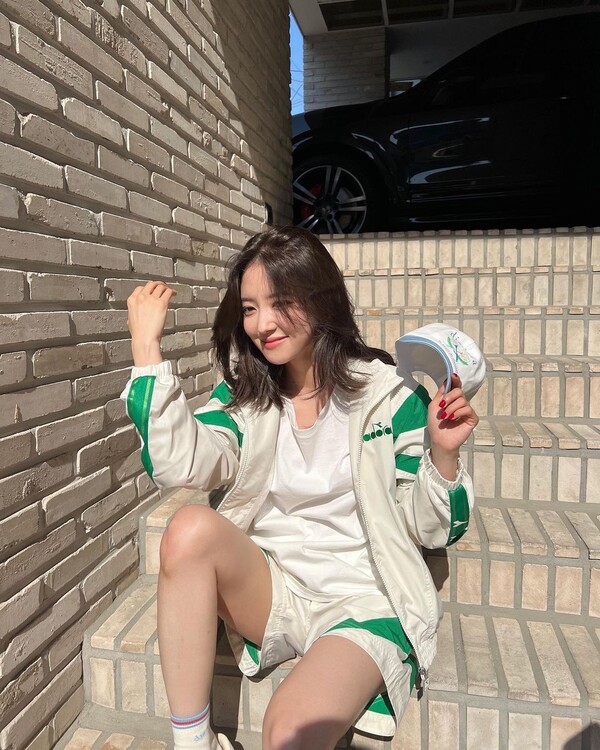 Actor Lee Se-young presented the Sport Club do Recipety Look of fresh visuals.Lee Se-young posted two photos on her Instagram account on Wednesday, wearing a Sport Club do Recipety outfit.Lee Se-young in the open photo sat on the stairs wearing shorts on a windbreaker with green points and smiled freshly.Even in comfortable clothes, she showed her unique charm with her shining beauty and unique sweet atmosphere.Meanwhile, Lee Se-young will appear on KBS2s new drama Love by Law, which will be broadcasted first in August.