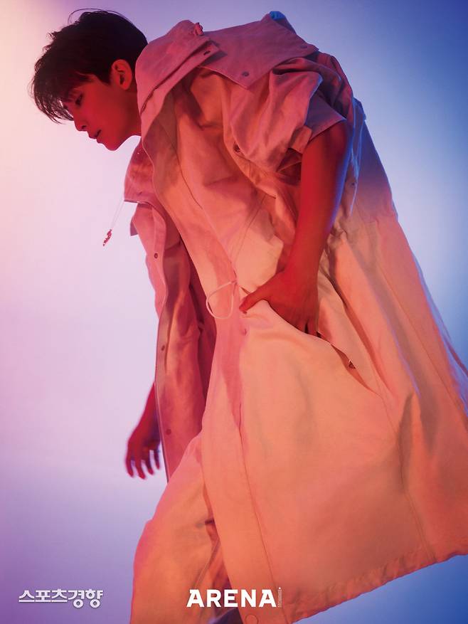 Fashion pictures of Seventeen Scoops, Jung Han and Kim Mingyu have been released.In this photo released by Arena Homme Plus on the 19th, Escoops, Jung Han, and Kim Mingyu showed faces of youth resembling spring days.In the picture, the dreamy images and fascinating images of the three men were arranged.Unlike the mysterious pictures of the Seventeen, the shooting scene was very pleasant. The humor exchanged by three men made the filming scene entertaining.In the interview after the filming, I looked at the strength of the Seventeen who has been active since his debut, and talked about the topics of the three men of Seventeen, Jung Han and Kim Mingyu.Leader Escoops expressed his affection for the members of the Seventeen, saying, It is difficult to work together if you do not care for each other.I want to feel the energy that I can only sense in the performance again, said Jeong Han.Kim Mingyu confessed, I can devote myself hard because there are people who believe in my music and wait.Interviews and pictures of the eventeen can be found in the May issue of Arena Homme Plus and on the website (www.smlounge.co.kr/arena).