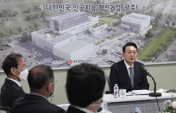 윤석열 대통령 당선인이 20일 광주시 국가 인공지능(AI) 집적단지에서 열린 간담회에서 모두발언을 하고 있다. 인수위 사진기자단