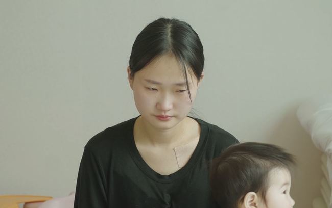 The 18-year-old water purifier reveals her daily life with her daughter, while suddenly sheds tears in front of Mom.MBN High school mom dad (hereinafter referred to as High school mom dad), which is broadcasted on April 24, first appeared at the newly joined 18-year-old Jungsuji, showing a small daily life with her daughter Eunha, 12 months old, and her same age Husband Kangin.The water purifier makes her daughters baby food from early morning and cleans the house, and she writes the housekeeping book carefully, but she does not eat a meal a day, which causes her to feel sad because she is dry.Even when he is eating Nurungji in the water, MC Park Mi-sun, Haha, In Gyo-jin lament, What should I do if my mother should eat as well as a baby?Moments later, Jung Su-ji takes her daughter Eunha to visit obstetrics and gynecology with Husband Kangin Seok.The doctor here is now weighing only 40 kilograms (of the reservoir) and is more concerned about health, as he diagnoses the condition of the reservoir.After the checkup, Jung Su-ji, who returned home, enjoys a generous meal with Moms visit.Especially during the visual of Mom, which is not seen at all as Eunha grandmother, MC Haha admires that he was a friend of Eunha.In Gyo-jin, My mother is the same age as me, explains the water purifier as Mom is 80 years old.However, after a delicious meal, the water purifier has a serious story with Mom, and suddenly she tears and surprises everyone.It is noteworthy why the water purification plant visited the obstetrics and gynecology department and why it caused the fever during the meal with Mom.