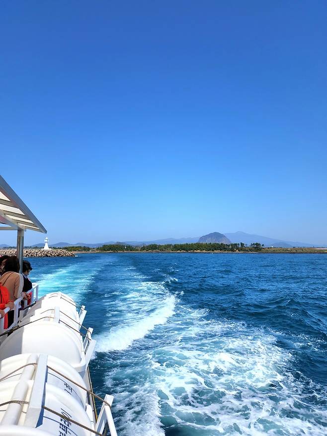 운진항 출발 풍경