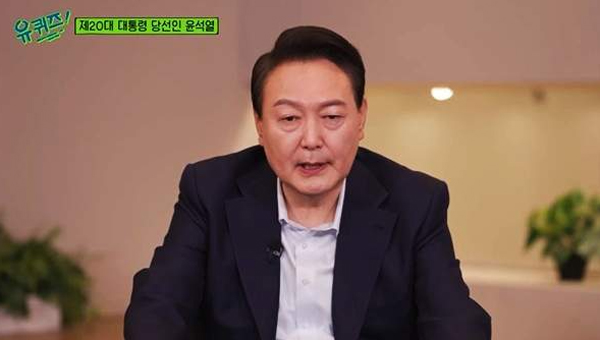 The wave of the controversy over TVN entertainment <You Quiz on the Block on the Block> (hereinafter referred to as <You Quiz on the Block>) is not showing signs of abating.<You Quiz on the Block> has been on the rise since President-elect Yoon Seak-ryul appeared on the 20th.Since the appearance was announced, protests against the political use of the program and the political use of the program have heated up the program bulletin board.Various online communities have been met with support and opposition over the appearance of Yoon Seak-ryul.The Yoo Jae-Suk, a sanctuary that the public did not touch, did not escape the vortex of this controversy.There was an advocacy that Yoo Jae-Suk would have been forced to work as the program guest selection is the part of the production team, but there were also a few protests that he should have opposed and prevented the appearance of Yoon Seak-ryul.After the broadcast was released, protests continued from the supporters of the election of Yoon Seak-ryul, because of the dry feeling that reduced the atmosphere of entertainment compared to other times.This is the first time that Yo Jae-Suk, who has been loved without anti-completion with perfect self-management in his work and personal life, has heard this bitter voice in his 30-year activities.The controversy could have been quiet because there are a lot of viewers who see the appearance of Yoon Seak-ryul as a positive actor, as the decision of the cast is the part of the production team and the broadcaster.However, after the broadcast, President Moon Jae-in and Prime Minister Kim Bu-gyeom were previously rejected for the appearance of You Quiz on the Block, and the fire was poured into the fire.The reason for the rejection was that the appearance of politicians was difficult due to the nature of the program.Some of the opinions were raised that Yoon is responsible for appearing in the election, and that he is Kang Ho-sung, CEO of CJ ENM, who has worked with Yoon, beyond the production team.In the process, the controversy continued like a wildfire that was rarely caught because of the attitude of CJ, which had been silent even though the refutation of President Moon Jae-in and Prime Minister Kim Bu-gyeom was unfounded after the refusal of Prime Minister Moon Jae-in.The controversy seems to be in a difficult situation for everyone to accept with any answer or response.As most broadcast programs have been when they face problems, the production team and the broadcaster are likely to wait for time to be forgotten, and expect viewers to return to their original interest if they have fun in the future.Yoo Jae-Suk is currently experiencing difficulties, but it is believed that he will soon recover his original beloved national MC status.Although there is a hard-line public opinion asking Yo Jae-Suk about the responsibility that caused the controversy, it is not a problem as an active subject who decided to appear in Yoon, but it is heard as an indirect cause provider that can not be prevented.I am not a producer, and I have not shown my influence on the production as usual, but the public who recognizes Yo Jae-Suk as a victim of this controversy is also considerable.So while there are still tough dissatisfied people, it is more general opinion that Yo Jae-Suk hopes that this controversy will not cause any flaws in his career.The future seems a little uncertain. You Quiz on the Block was the best interview entertainment.It has provided fun and impression to viewers through exquisite selection of curious guests, meticulous and in-depth preliminary surveys, interview composition, and humanistic approach that evokes empathy.Most viewers were attracted to You Quiz on the Block, although they were often criticized for lacking verification or inviting socially controversial guests.I apologized when there was a controversy and tried not to trust viewers with a careful attitude to select guests afterwards.However, the controversy is different. Even if we respond, it is not easy because we can not appease both the pros and cons of Yoon.In addition, if there is no appropriate and convincing explanation for President Moon and Kims refusal to appear, the trust in the principle of the program will be broken.Unlike other entertainment programs, the interview program is as important as the fun, and the current situation of <You Quiz on the Block> seems serious.Is there any way to overcome this crisis for You Quiz on the Block?