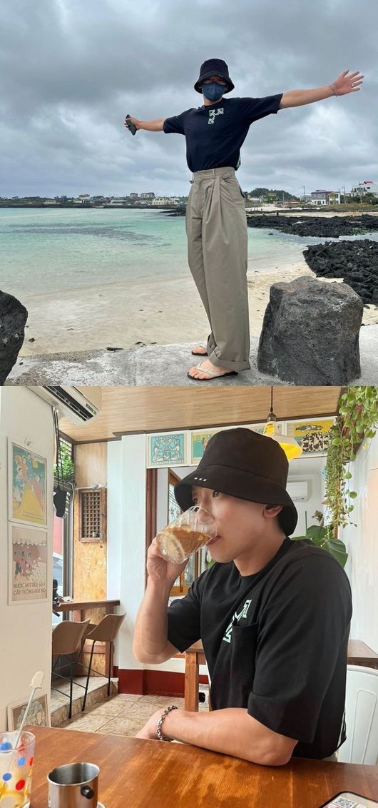 Rain (Jung Ji-hoon), who is a singer and actor, traveled to Jeju Island.Rain posted several photos on his personal instagram on the 25th, along with an article entitled Rice Noodle Soup.Rain in the open photo is taking a free stance against the backdrop of the sea in Jeju Island, where he enjoyed rice noodles and coffee, and envy is pouring into his relaxed daily life.Especially on the same day, his wife Kim Tae-hee posted a picture taken on Jeju Island on his SNS, so the two seem to have traveled together.Meanwhile, Rain married actor Kim Tae-hee in 2017 and has two daughters.non-sNS