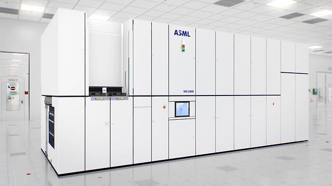 ASML EUV 노광장비 NXE 3400. /ASML 제공