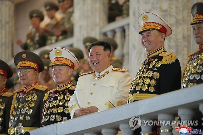 북한, 어제 야간 열병식 개최 확인…김정은 연설