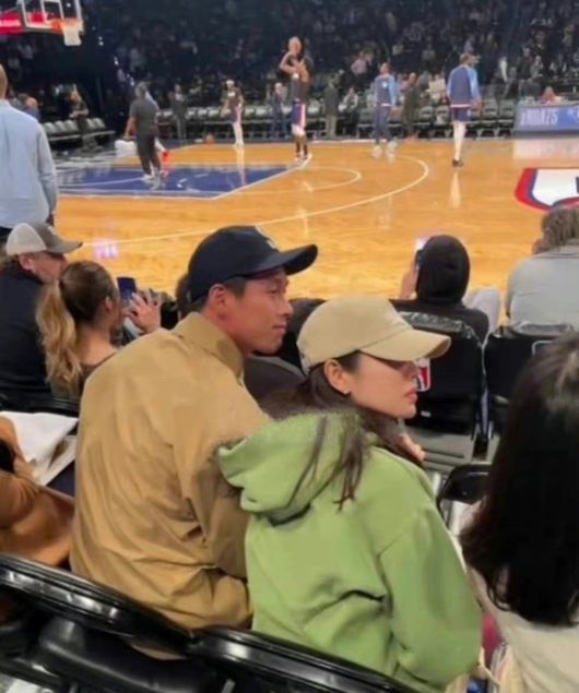 Actors Hyon Bin and Son Ye-jin, who are enjoying a sweet honeymoon, were seen watching NBA Kyonggi.On the 27th, Wei Bo and other SNS, Hyon Bin and Son Ye-jin were watching basketball Kyonggi.Hyon Bin and Son Ye-jin, who married on the 31st of last month, honeymooned to United States of America Los Angeles (LA) via Incheon International Airport on the 11th.Even after the images of Hyon Bin and Son Ye-jin arriving at LA airport were captured, the pair were asked to sign photos and autographs of fans.Also, when I congratulated my marriage, I answered Thank you and showed a cheerful appearance.Hyon Bin and Son Ye-jin moved from LA to New York City.The two were spotted at a restaurant in the United States of America New York City K Town.Hyon Bin and Son Ye-jin, who coupled on All Black Colors TV, spent a rough time eating without paying attention to others.It was also captured that Hyon Bin and Son Ye-jin were on a date with a couple of couples.Hyun Bin and Son Ye-jin, who styled with white color TV, enjoyed an al-Kondalkong date, which is like a normal couple, wearing couple sneakers.Hyon Bin and Son Ye-jin continued their honeymoon by watching NBA Kyonggi together in New York City.In the photo released on the day, Hyon Bin and Son Ye-jin visited the home Kyonggi chapter of Brooklyn Nets, which is affiliated with New York City Brooklyn, and watched Kyonggi.The appearance of Hyon Bin cheering the players Kyonggi and Son Ye-jin watching calmly attracts attention.On the other hand, Hyon Bin and Son Ye-jin developed into lovers in the movie Negotiation and the drama Loves Unstoppable.He was married at the Aston House at Walkerhill Hotel in Gwangjang-dong, Gwangjin-gu, Seoul on March 31. He is expected to return from his honeymoon on the 28th.