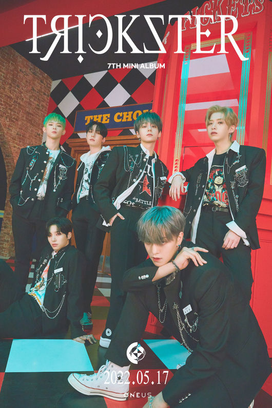 Group Remote Control (ONEUS) has signalled a charisma full of intense energy and rebellious beauty.Albie W.(RBW) released a group concept photo of Remote Controls seventh mini album TRICKSTER (Trickster) through the official SNS of Remote Control (RAVN (Raven-Symoné) and Seoho, Ido, Gunhee, Hwanwoong and Zion) at 0:00 on the 28th, and raised expectations for a comeback.Remote control in the public photos captures the attention of each member in a uniform style that utilizes their individuality.In addition to the colorful pattern of T-shirts, the waffon, chain and other detailed elements were added to show hip and unique styling.I feel a dignified force in the appearance of Remote Control, which emits charismatic eyes in the background of the English subtitle Bring it on of the title song Dumb.In another photo, he poses in a space reminiscent of a checker plate, giving an intense impact, causing curiosity about the new album concept.Remote Control will release a new Mini album TRICKSTER on May 17th, including the title song Bring it on.TRICKSTER, an album name that means chaos due to actions that are out of the existing system and overturning the ending, predicts an intense message of Remote Control, which is aimed at the music industry.The title song Dumbyeong was joined by RBW division producers Lee Sang-ho and Seo Yong-bae, including the best hit producer in Korea, Kim Do-hoon, and created a customized song for the new transformation of Remote Control.Member Raven-Symoné participated in the songwriting to enhance the perfection.After his debut, Remote Control, which has a powerful dance and dramatic performance, is expected to capture the hearts of global music fans again with music that combines a unique concept and world view.Meanwhile, Remote Control will announce its seventh mini album TRICKSTER at 6 pm on May 17th.RBW. (RBW)