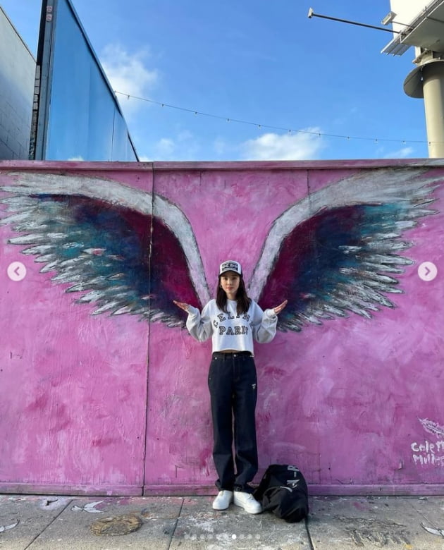 Singer Sandara Park has released a photo of her LA activity in large part.Sandara Park posted several photos on his instagram on the 1st with an article entitled LA PHOTO DUMP.In the open photo, Sandara Park, who stayed in LA for the Coachella Music Festival, was featured.Meanwhile, Sandara Park is appearing on MBC King of Mask Singer.Photo: Sandara Park SNS