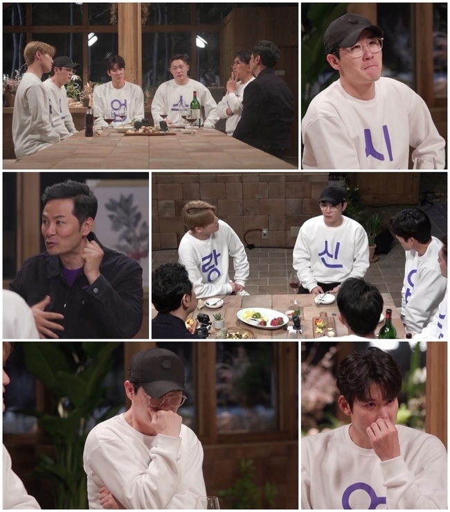 Young Tak pours hot tearsYoung Tak will visit the villa of mentor Lee Seung-cheol with the new Grand Class Complete Junsu - Mo Tae-Bum - Park Tae-hwan in the 14th channel A Mens Life - grooms class these days (hereinafter referred to as Grand Class) broadcast on May 4th.On this day, Young Tak and four other people spend a lively day preparing brunch dishes, tidal flats, and full-scale cooking confrontation under the leadership of Lee Seung-cheol.In particular, Kim Chang-ok, a communication expert who Lee Seung-cheol invited specially, appeared as a surprise on the last schedule of the unity contest, and there is a time to talk about life in a frank manner.With conversations on various topics, Park Tae-hwan suddenly tears while talking about his feelings he felt when he saw his father recently.Young Tak, who listened to Park Tae-hwans inner heart silently, touches his back, saying, I understand Taehwans mind.Young Tak then said, When my father fell a few years ago, I had alternately taken care of my mother for one to two years.It seems important to admit that it is now the same age and accept it. However, he tells the heartbreaking anecdote that Kim Chang-ok had with his father, and he pours tears that he endured.In addition, I heard that now stop living (singer life) during the long obscurity, but I share my true heart while talking about the grateful people who could endure.