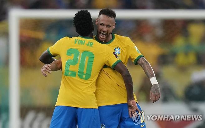 브라질 대표팀의 네이마르(오른쪽)와 비니시우스 주니오르 [AP=연합뉴스]