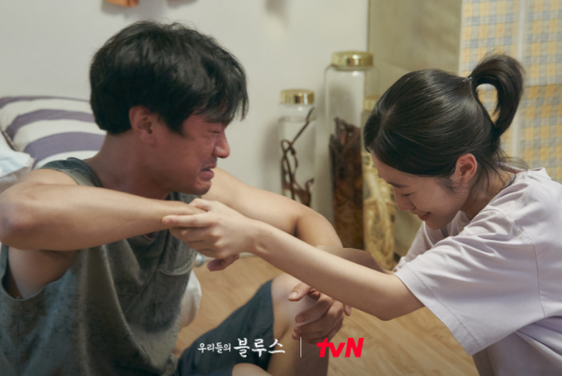 거대한 폭풍을 만난 두 가족의 풍경. 우리네 삶과 다르지 않아 공감백배 ⓒ