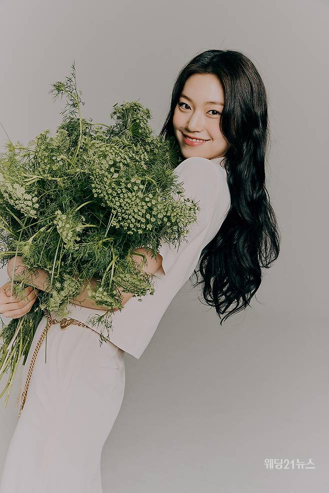 사진 : 모조에스핀(MOJO.S.PHINE), 2022 리조트 캠페인 '스페셜 뮤즈 김도연' (사진제공 : 모조에스핀)