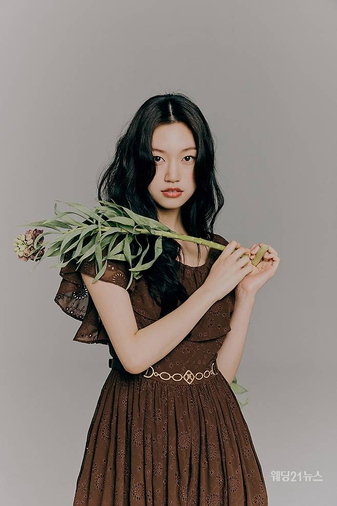 사진 : 모조에스핀(MOJO.S.PHINE), 2022 리조트 캠페인 '스페셜 뮤즈 김도연' (사진제공 : 모조에스핀)