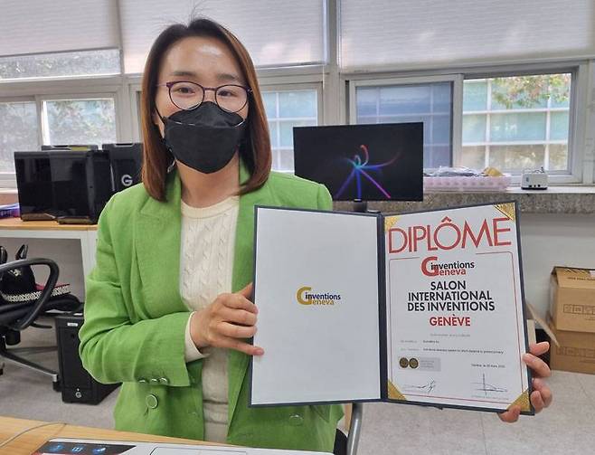 ㈜스콘박스는 2022 스위스 제네바 국제발명품 전시회에서 금상을 수상했다