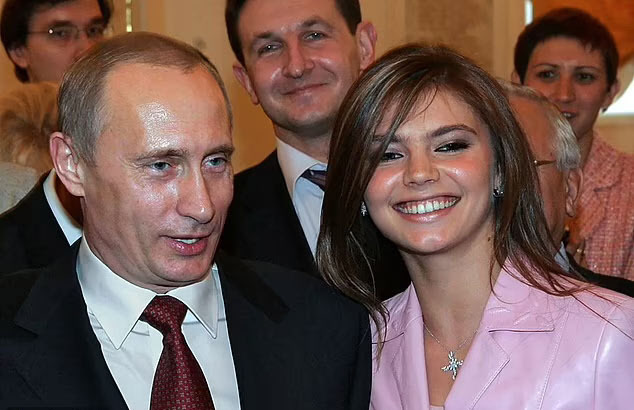 블라디미르 푸틴 러시아 대통령과 그의 연인으로 알려진 리듬체조 선수 출신 알리나 카바예바. (사진=크렘린궁)