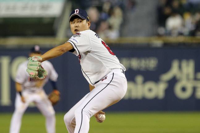 두산 정철원이 6일 잠실 KT전에서 역투하고 있다. 사진제공 | 두산 베어스