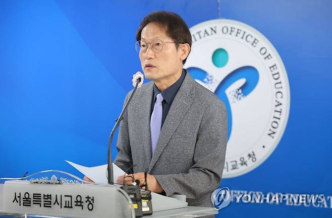 공약 발표 기자회견하는 조희연 (서울=연합뉴스) 김인철 기자 = 조희연 서울시교육감 예비후보가 11일 오전 종로구 서울시교육청에서 공약 발표 기자회견을 하고 있다. 2022.5.11 yatoya@yna.co.kr