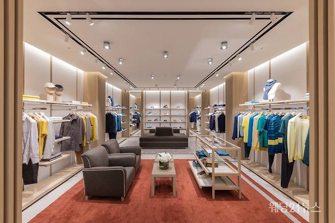 사진 : 로로피아나, 신세계 백화점 센텀시티점 매장 (사진제공 : 로로피아나)