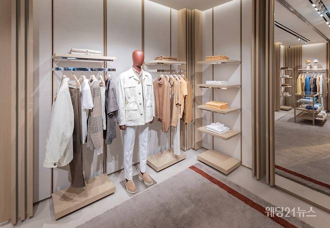 사진 : 로로피아나, 신세계 백화점 센텀시티점 매장 (사진제공 : 로로피아나)