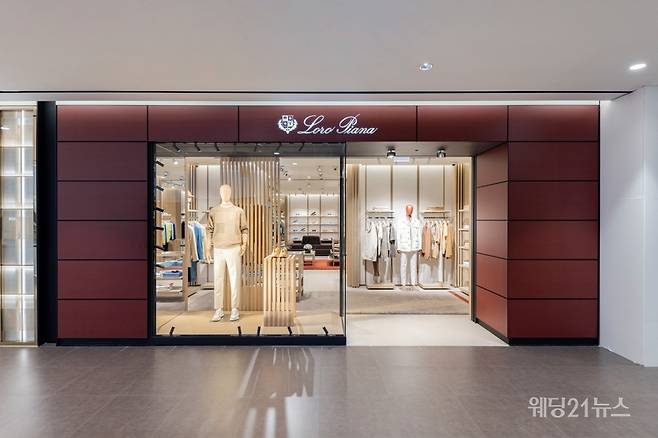 사진 : 로로피아나, 신세계 백화점 센텀시티점 매장 (사진제공 : 로로피아나)