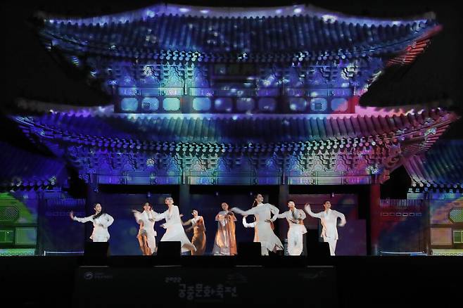 2022 궁중문화축전의 하나로 홍례문 멀티미디어 공연 `열상진원\