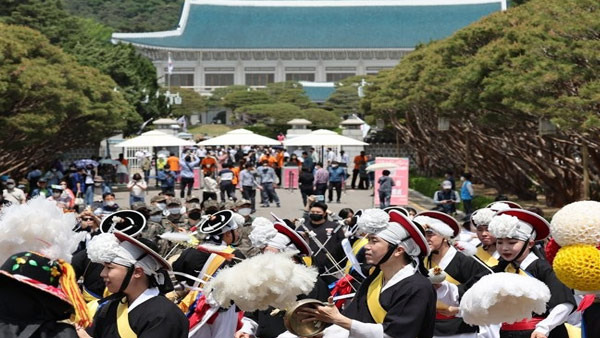 청와대 앞 풍물 공연 [자료사진 제공 : 연합뉴스]
