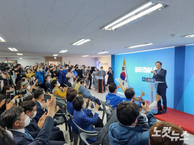 14일 인천 임학동에서 열린 이재명 후보의 선거사무소 개소식에 정치인과 지지자, 시민들이 참석했다. 정성욱 기자