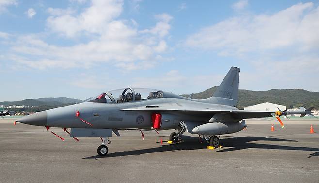 공군 FA-50 경공격기가 활주로에 주기되어 있다. 세계일보 자료사진