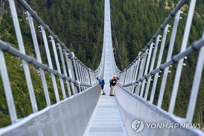 체코에서 개통한 세계 최장 보행 현수교 '스카이 브리지 721' [AP=연합뉴스 자료사진. 재판매 및 DB 금지]