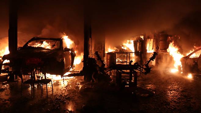 자동차 정비공업사에서 화재.. 차량 10대 전부·일부 소실 이미지