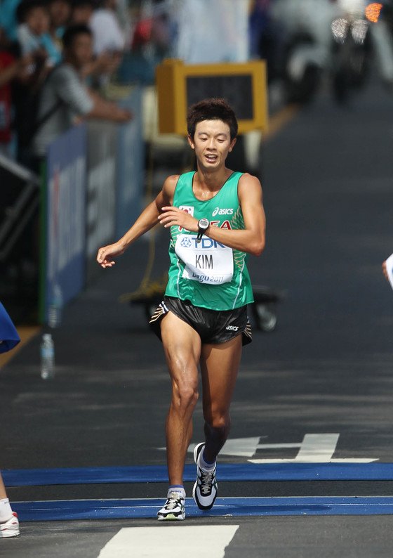 2011 대구 육상세계선수권에서 한국 선수 최초로 톱10에 든 경보 김현섭