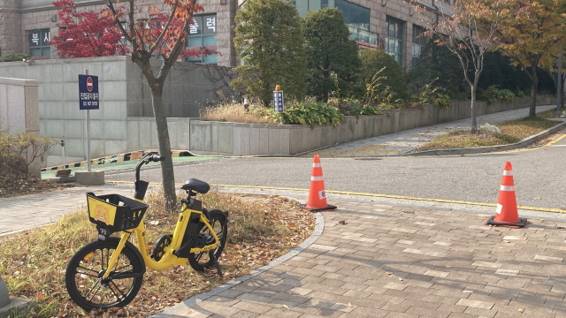 지난해 11월 14일 서울 서대문구 연세대 캠퍼스 내 카카오 T 바이크가 주차돼 있다. 정다은 기자