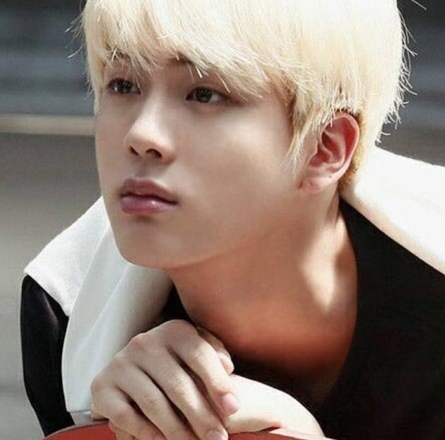 '美의 남신' 방탄소년단 진, '세대를 아우르는 K팝 남자 비주얼'