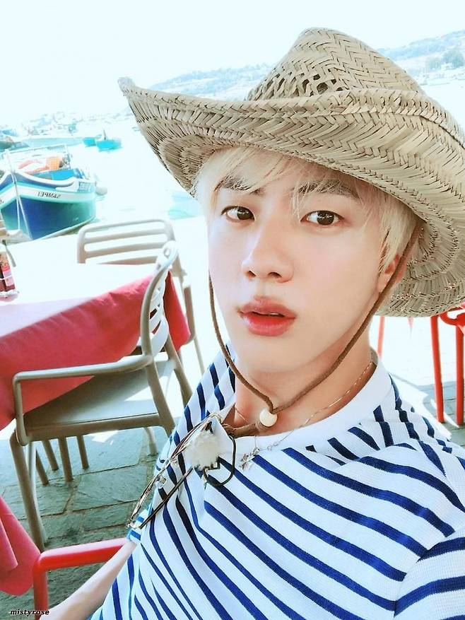 '美의 남신' 방탄소년단 진, '세대를 아우르는 K팝 남자 비주얼'