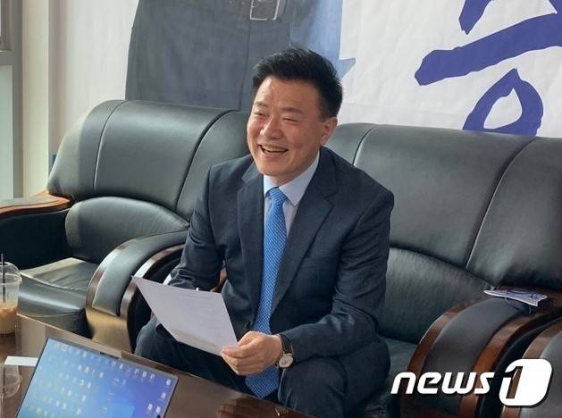 김학민 더불어민주당 예산군수 후보가 <뉴스1>과 인터뷰를 하고 있다. © 뉴스1 주향 기자