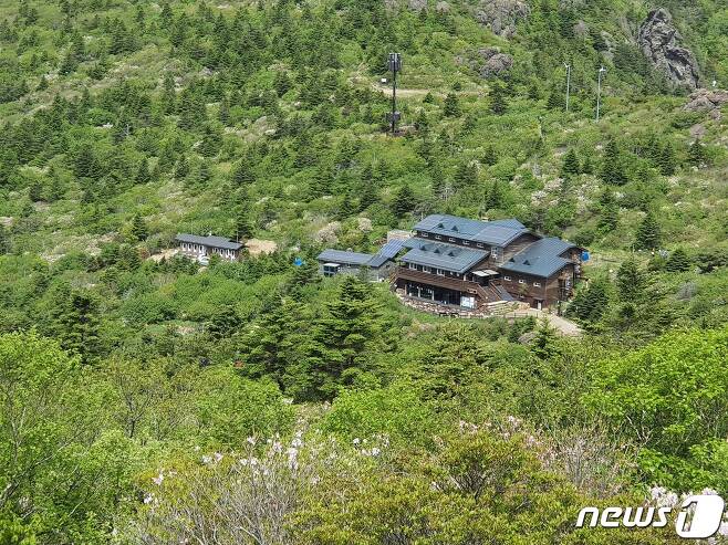 지리산 세석대피소 전경(지리산국립공원경남사무소 제공)© 뉴스1