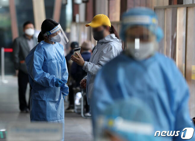 16일 오후 4시까지 충북에서 신종 코로나바이러스 감염증(코로나19) 확진자 422명이 새롭게 발생했다.(자료사진) / 뉴스1 © News1