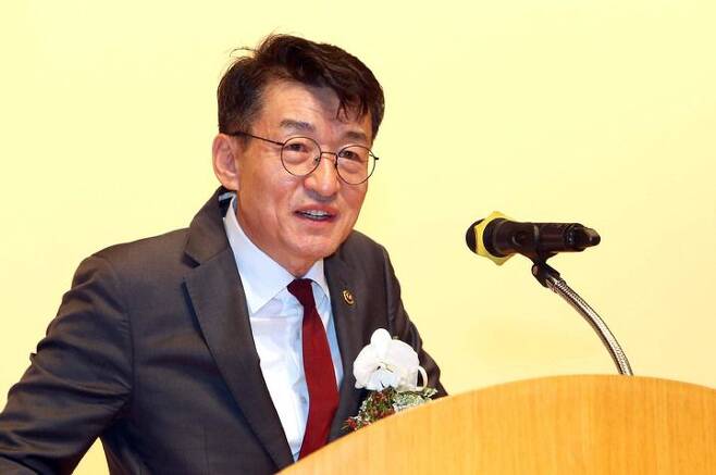 류근관 통계청장이 13일 정부대전청사 후생동 대강당에서 열린 제18대 통계청장 이임식에서 이임사를 하고 있다.