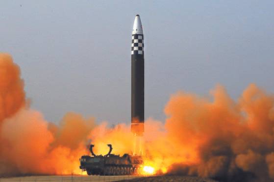 북한은 지난 3월 대륙간탄도미사일(ICBM)을 발사하고 최근 7차 핵실험 움직임이 감지되는 등 무력 도발을 이어가고 있다. [연합뉴스]