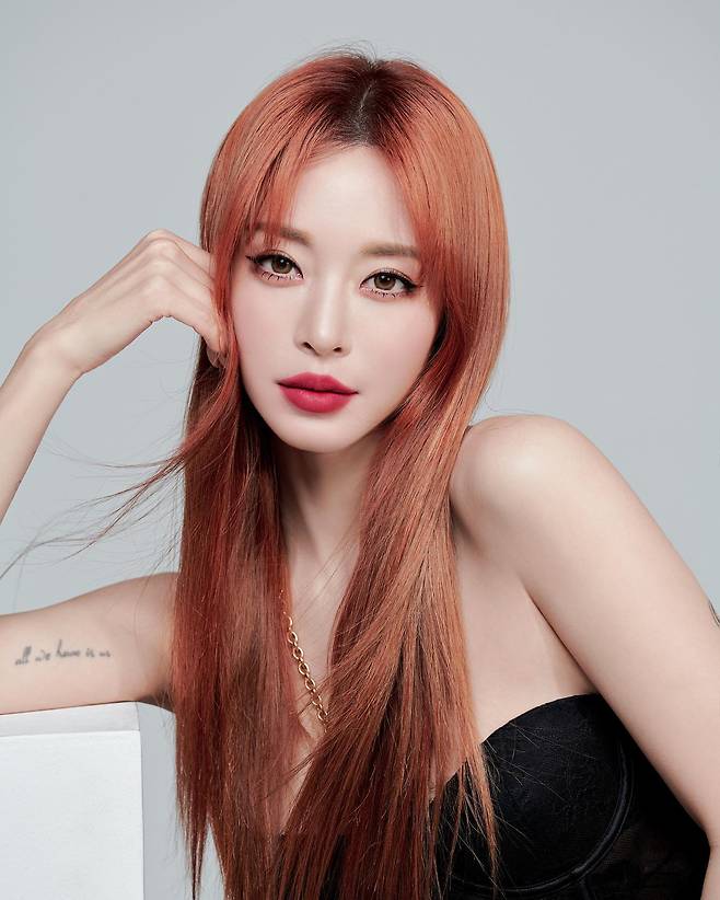 On the afternoon of the 16th, Han Ye-seul released several photos on his Instagram.Han Ye-seul in the photo is taking an alluring pose with a long red-toned hair hanging down.Wearing an open-shoulder top, Han Ye-seul sported a dry shoulder and forearm line.Along with a black top, Han Ye-seuls makeup that emphasizes cat eyes upgraded sexy.Han Ye-seul also boasted a bottom that anyone could not digest.Han Ye-seul, who also showed off his purple flower-filled leggings without humiliation, captivates his attention with his unique charm.Fans who watched Han Ye-seuls photos responded to Han Ye-seul is Han Ye-seul and It is beautiful even though there are many controversy.Han Ye-seul takes the Microceptions Celebratory photo on United States of America trip with boyfriendHan Ye-seul deleted the photo from Instagram as the controversy grew.However, Han Ye-seul officials said, Han Ye-seuls trip was accompanied by a guide.If it was a prohibited act, the guide would have prevented it. Meanwhile, Han Ye-seul is in a public relationship with her boyfriend, who is 10 years younger.Photo = Han Ye-seul Instagram