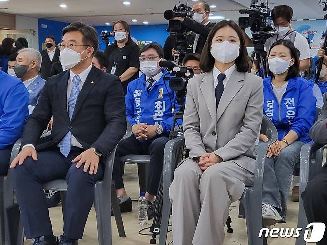 17일 대구 서구 두류동 서재헌 더불어민주당 대구시장 후보 선거사무소에서 열린 민주당 대구선거대책위원회 출범식에 윤호중·박지현 민주당 공동비상대책위원장이 참석해 후보 발언을 듣고 있다. 20225.17/뉴스1 © News1 남승렬 기자