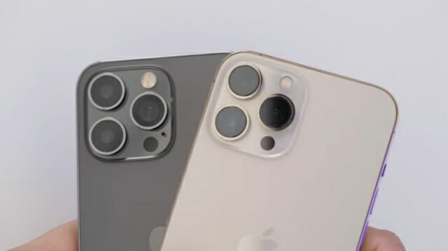 좌측이 아이폰14 프로 맥스의 모형, 오른쪽이 아이폰13 프로 맥스다. (사진=언박스테라피 영상 캡쳐)
